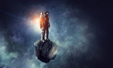 Astronot uzay giysisi içinde. Karışık teknik