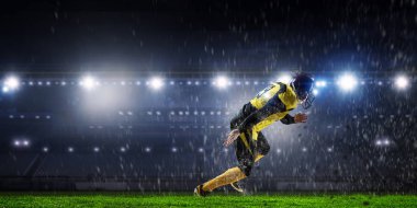 Stadyumu'nda futbolcu. Karma ortam. Karışık teknik