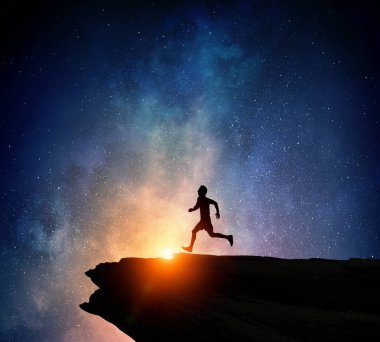 Geceleri çalışan koşucu. Karma ortam. Karışık teknik