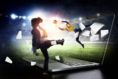 Sanal kask içinde adam. Karma ortam. Karışık teknik