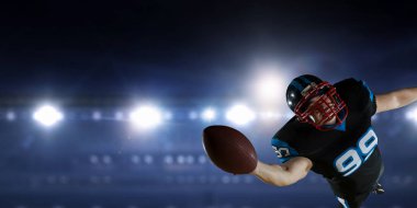 Merkezi oyuncu topu elinde. Karma ortam. Karışık teknik