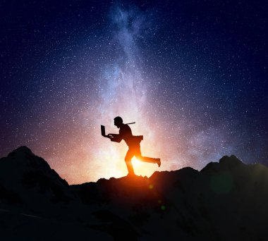 Yıldızlı gökyüzü karşı iş adamı. Karma ortam. Karışık teknik