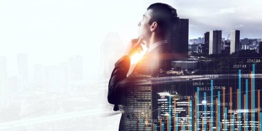 Önde olduğunu düşünüyor. Karışık teknik