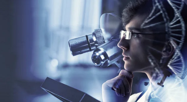 Innovatieve technologieën in wetenschap en geneeskunde. Mixed media. Mixed media — Stockfoto