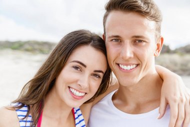 plaj romantik genç Çift