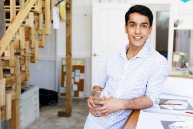 Genç adam mimar ofis