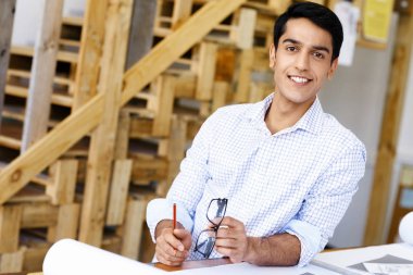 Genç adam mimar ofis