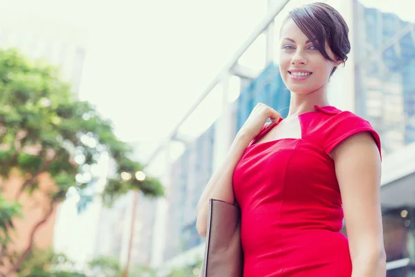 Retrato de mujer de negocios afuera —  Fotos de Stock