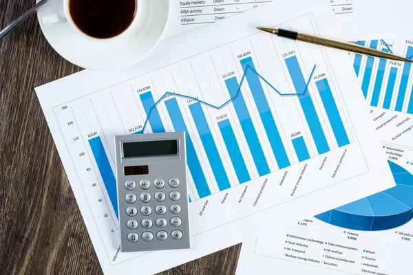 Financial charts and graphs on the table — Stock Photo, Image