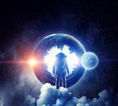 Astronot uzayda. Karışık teknik