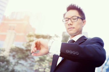 Zamanında olmak gerekir