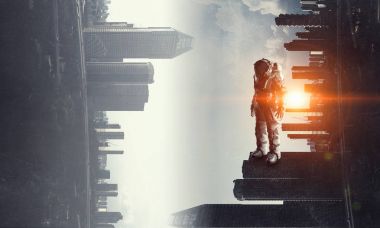 Astronot uzay giysisi içinde
