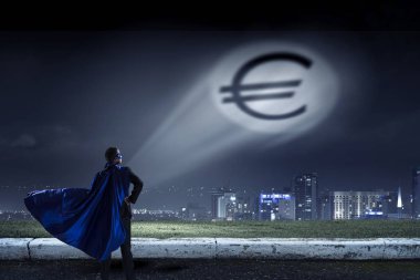 Güçlü ve kuvvetli süper kahraman. Karışık teknik