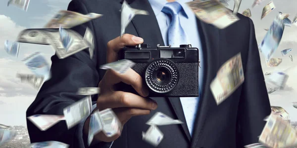 Man with camera in hands — Stock Photo, Image