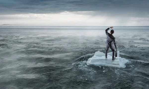 Surfing havet på isflak — Stockfoto