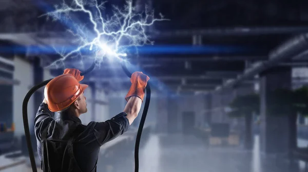 Fixing electricity cut — Stock Photo, Image