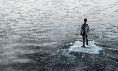 Yüzen buz kütlesi buz denizde sörf
