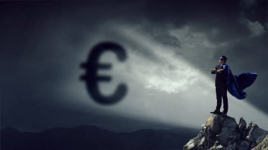 Güçlü ve kuvvetli süper kahraman. Karışık teknik