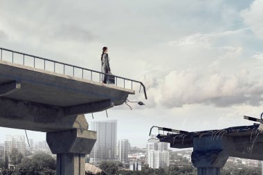 Her şeyin üstesinden gelmek için belirlenir. Karışık teknik