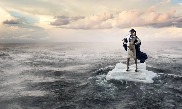 Surfen zee op pakijs — Stockfoto