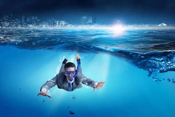 Dykning i vatten affärsman. Mixed media — Stockfoto