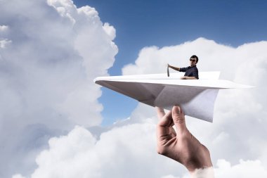 O rahat ve dikkatsiz.