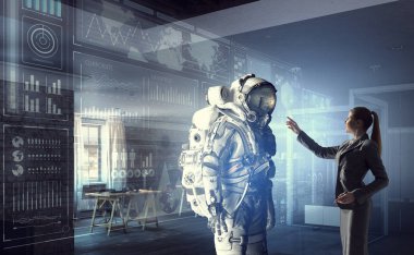 Uzay elbisesi tasarımı bilim adamları. Karışık teknik