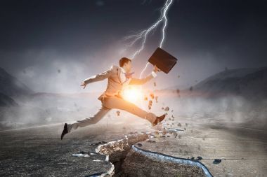 İşadamı derin ara üstesinden gelmek için çalışıyoruz