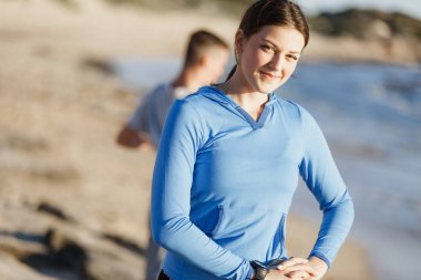 Plaj birlikte eğitim genç Çift