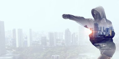 Başarı için kavga ediyordur. Karışık teknik