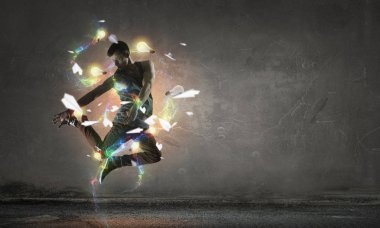 B-boy bazı performans taşır. Karışık teknik