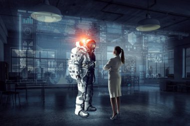 Uzay elbisesi tasarımı bilim adamları. Karışık teknik