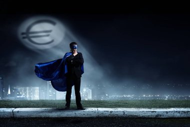 Güçlü ve kuvvetli süper kahraman