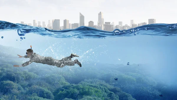 Potápění ve vodě podnikatel. Kombinovaná technika — Stock fotografie