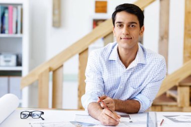 Genç adam mimar ofis