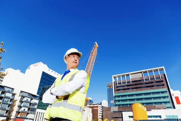 Ingenieur bouwer op bouwplaats — Stockfoto