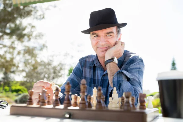 Thinking chess strategy — Stock Photo, Image