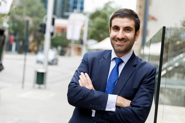 Retrato de hombre de negocios guapo Al aire libre — Foto de Stock