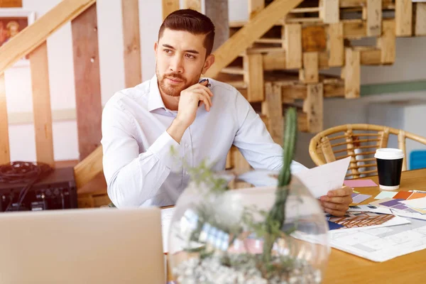 Young man in offfice — Stock Photo, Image