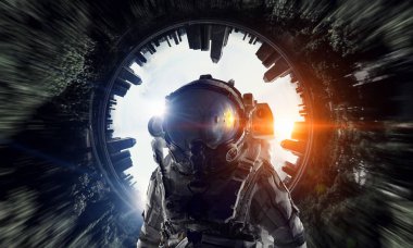 Astronot uzay giysisi içinde