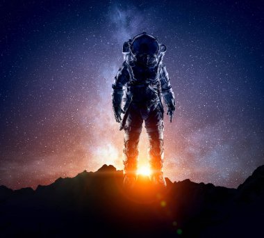 Astronot uzayda. Karışık teknik