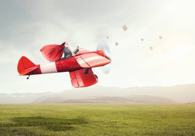 Santa hediyeler teslim için aceleyle. Karışık teknik