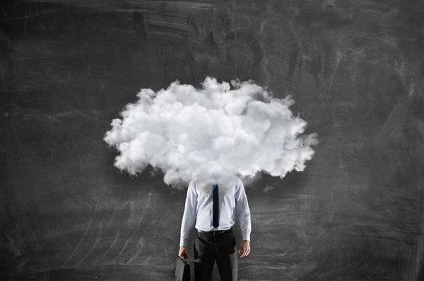 Hombre de negocios con cabeza de nube — Foto de Stock