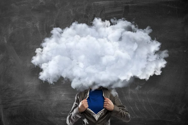 Hombre de negocios con cabeza de nube — Foto de Stock