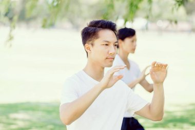 İnsanlar Park Thai chi