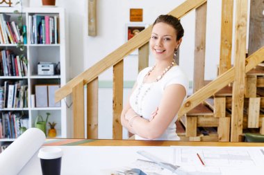 Genç kadın mimar ofis