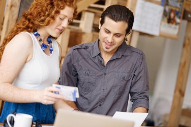 İki genç insan Office