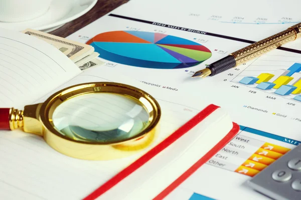 Financial charts and graphs on the table — Stock Photo, Image