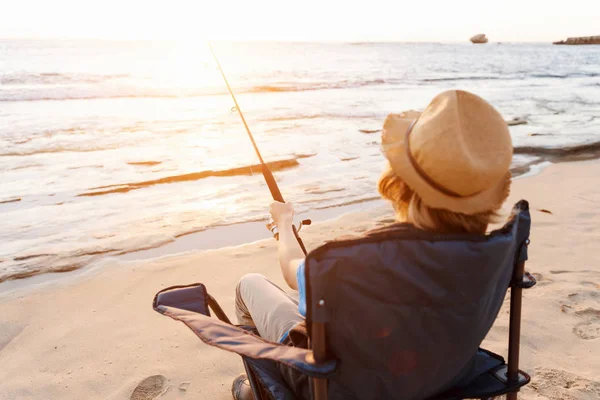 Teenage boy fishing at sea — Stock Photo, Image