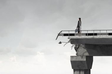 Her şeyin üstesinden gelmek için belirlenir. Karışık teknik